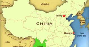 China: old man throws a person from the bridge